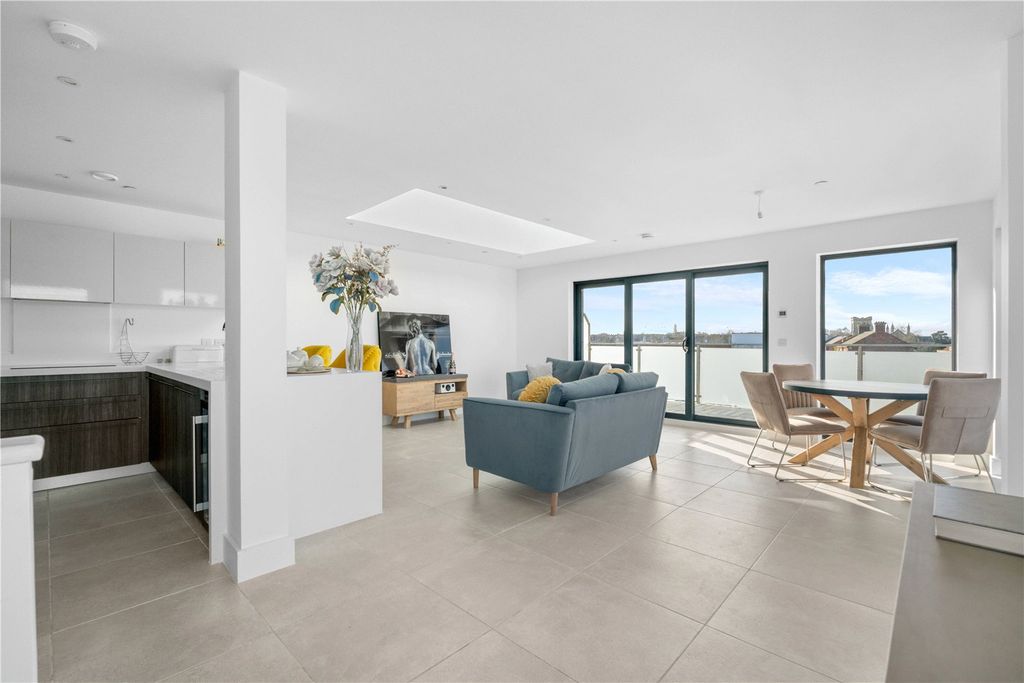 Property photo 2 of 15 Picture No. 04