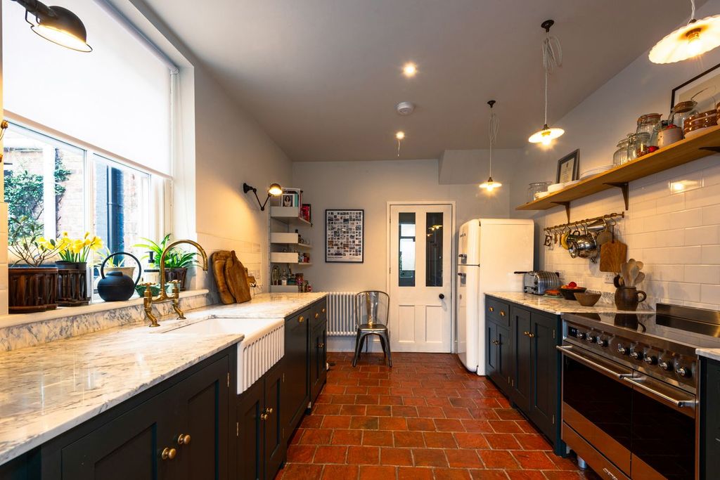 Property photo 3 of 22 Dining Kitchen