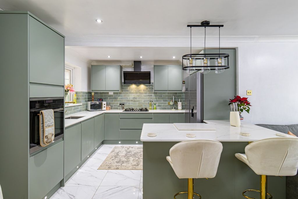 Property photo 3 of 27 4690277