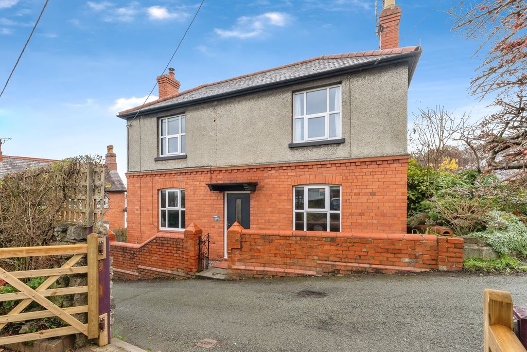 Property photo 1 of 15 Front Aspect