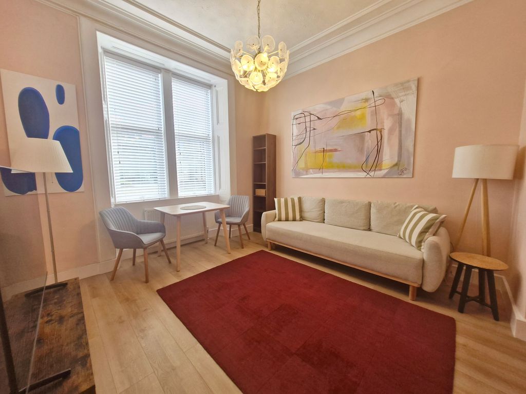 Property photo 3 of 9 Lounge