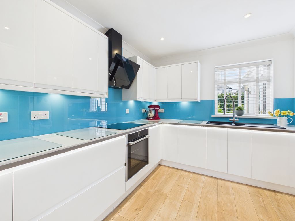 Property photo 2 of 13 Kitchen