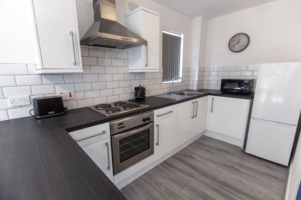 Property photo 2 of 11 1-04