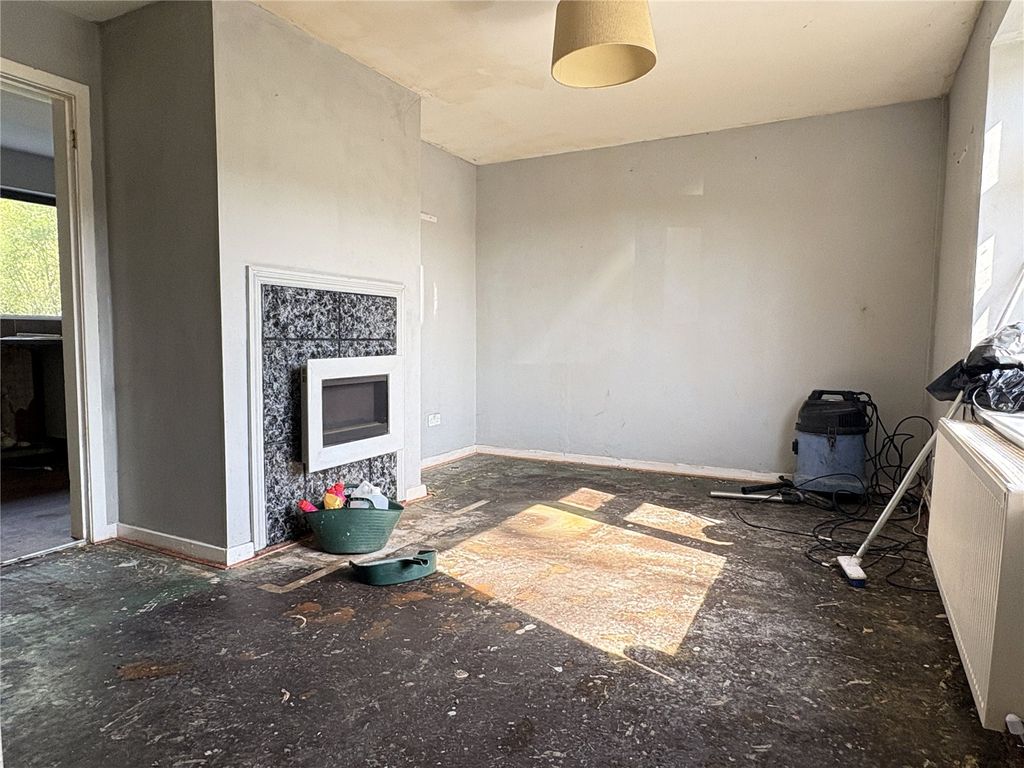 Property photo 2 of 11 Lounge