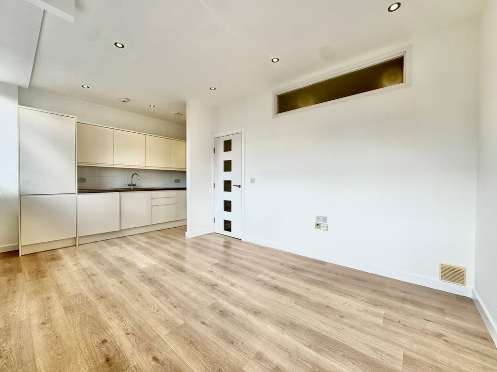 Property photo 1 of 6 Image