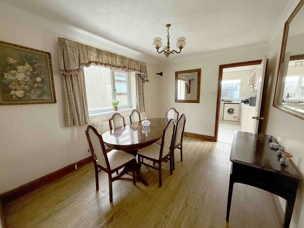 Property photo 3 of 11 Gallery