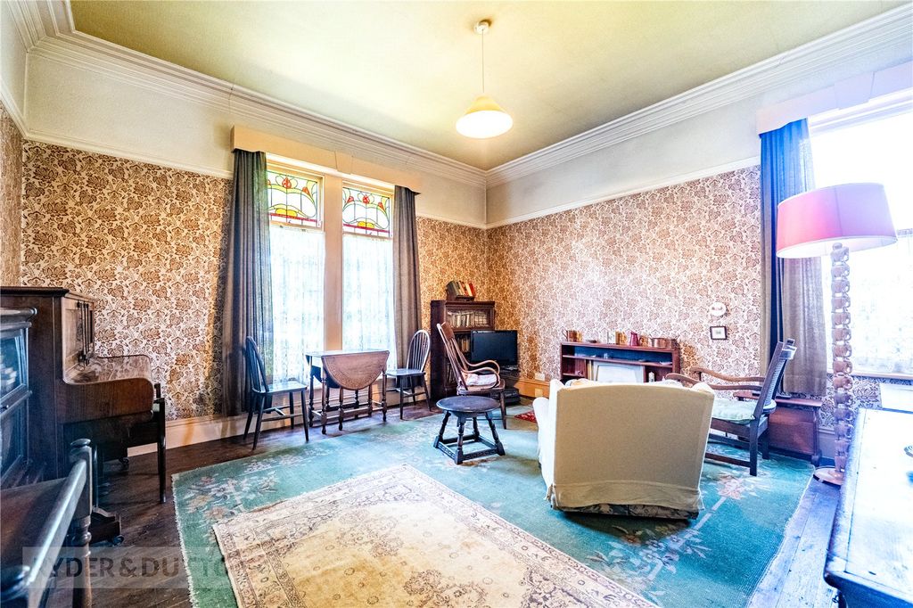 Property photo 3 of 25 Living Room