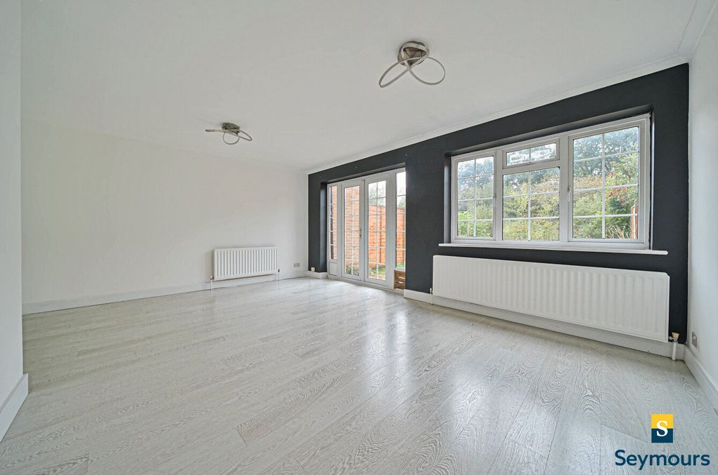 Property photo 2 of 16 Living/Dining