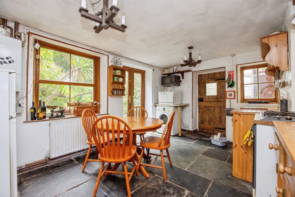 Property photo 2 of 17 Kitchen / Diner