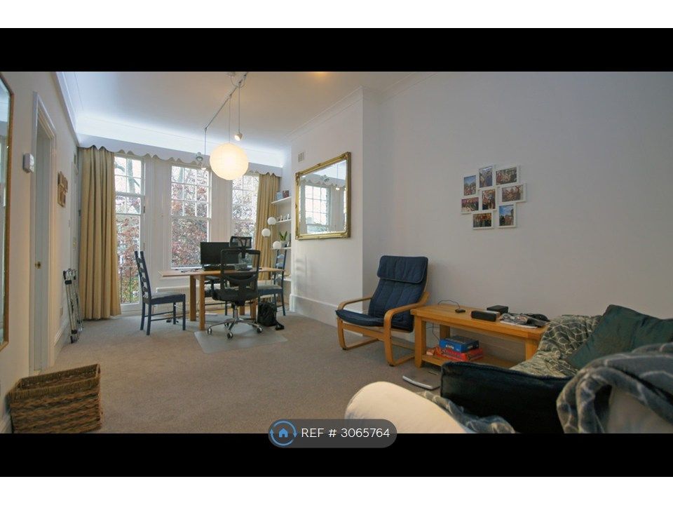 Property photo 3 of 7 Living Room