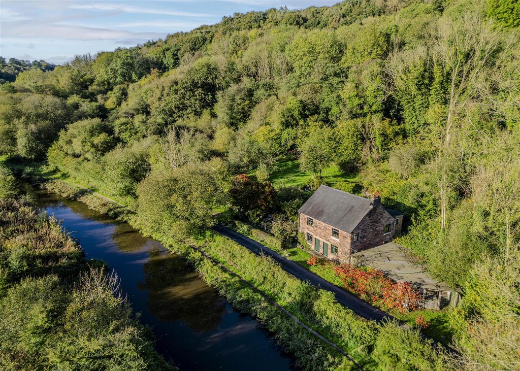 Property photo 3 of 57 Location