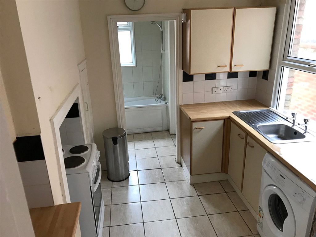 Property photo 2 of 6 Kitchen