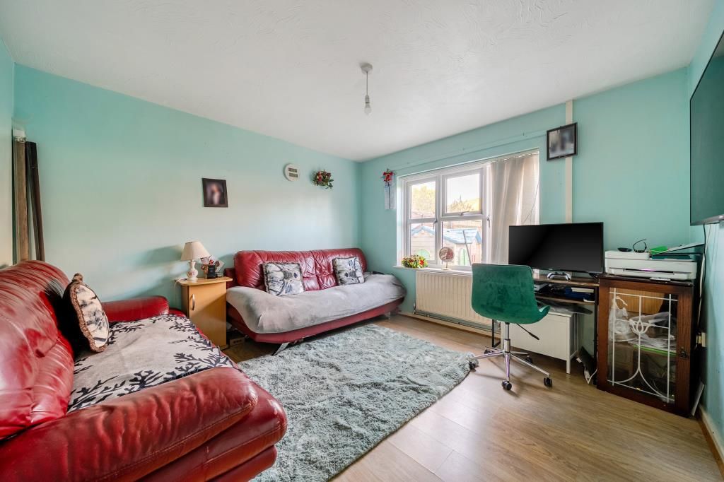 Property photo 2 of 11 Living Room