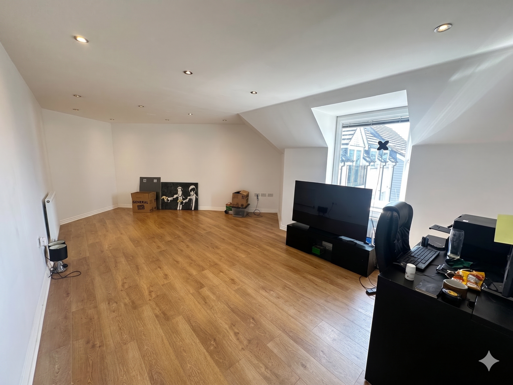 Property photo 3 of 14 Living Room (1)