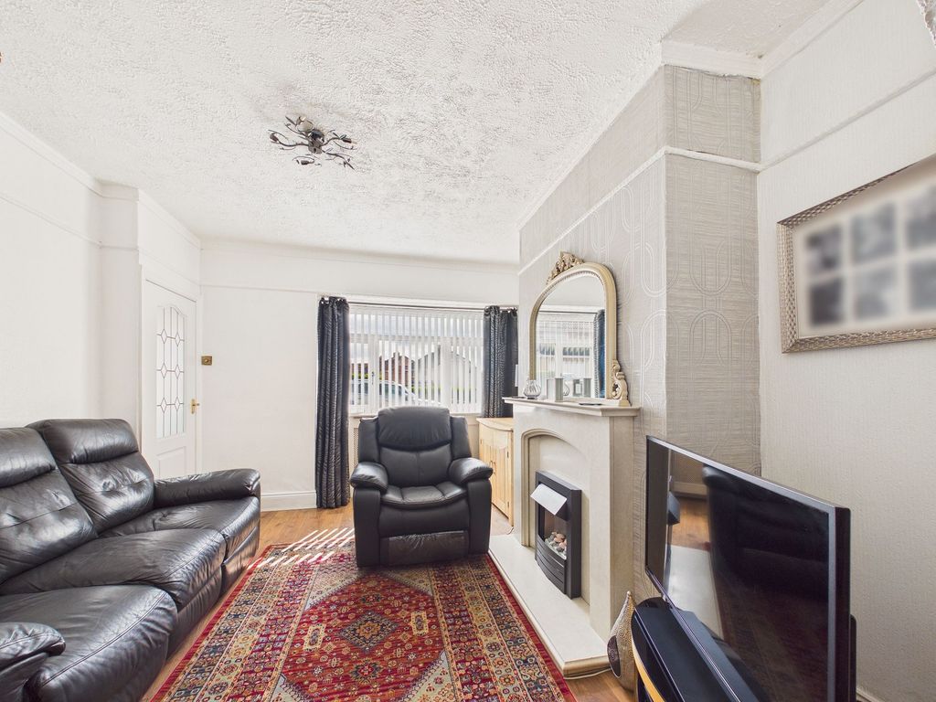 Property photo 2 of 13 Lounge