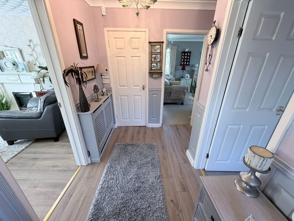 Property photo 3 of 31