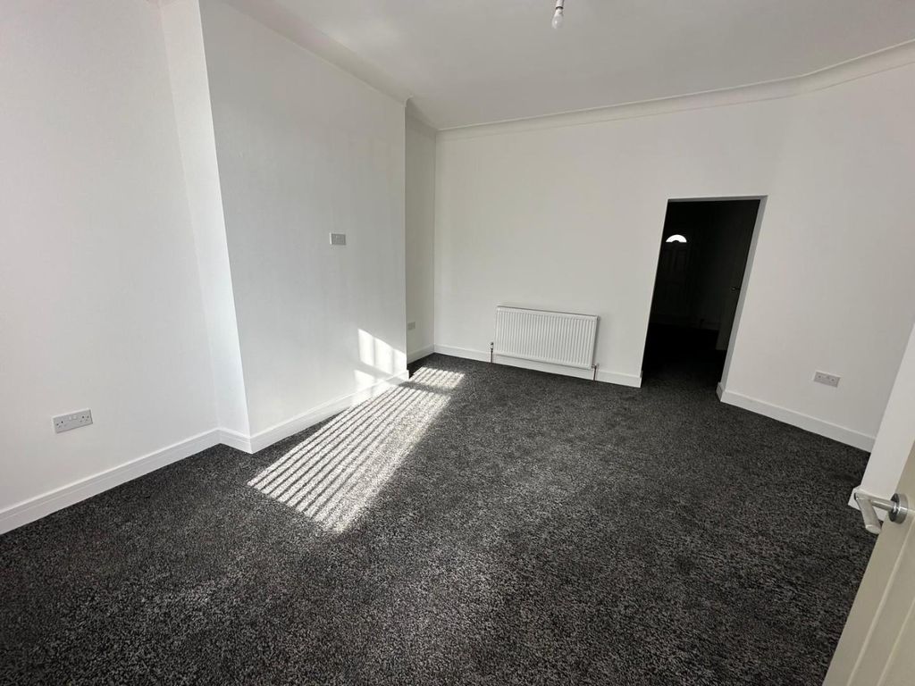 Property photo 2 of 6 Lounge