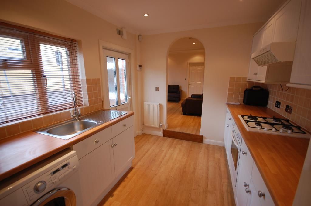 Property photo 3 of 6 Kitchen