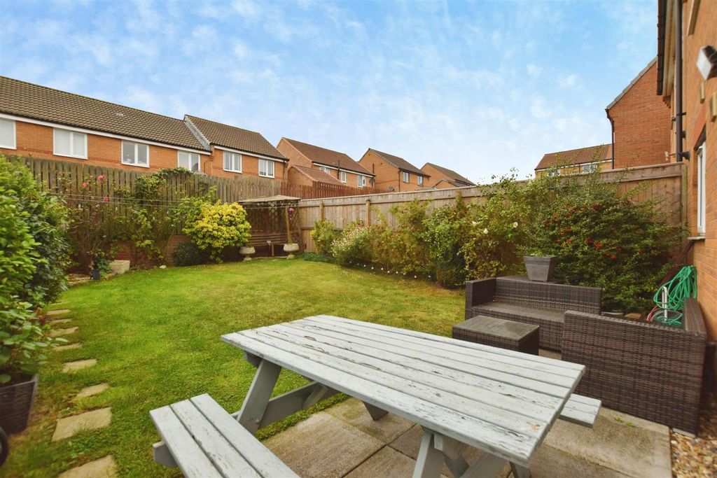 Property photo 3 of 22 83B4A0c7-Garden.Jpg