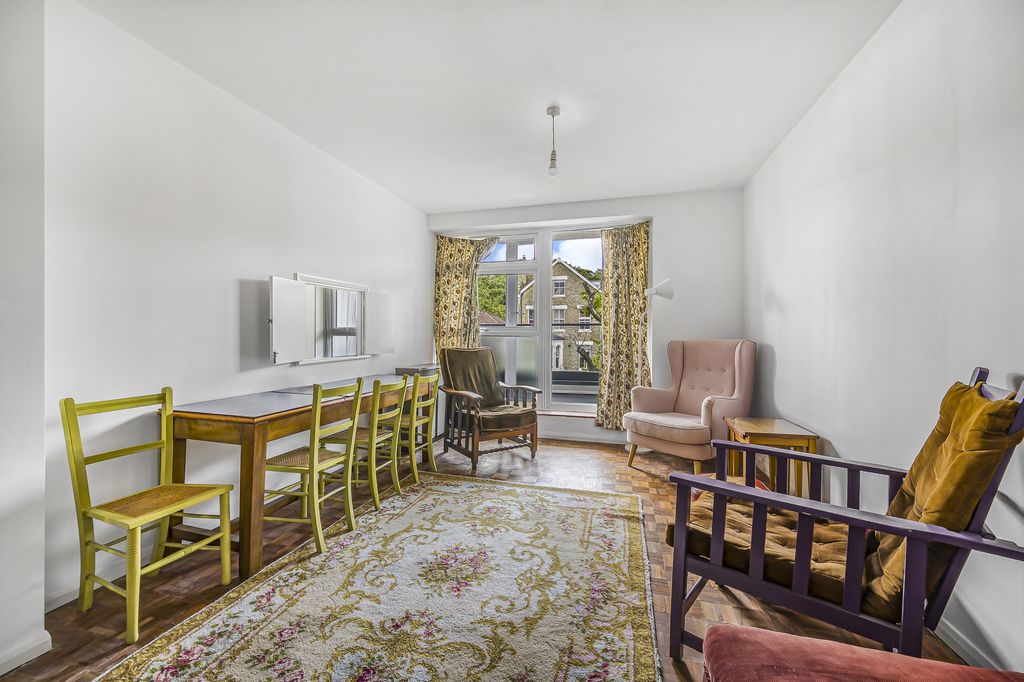 Property photo 3 of 8