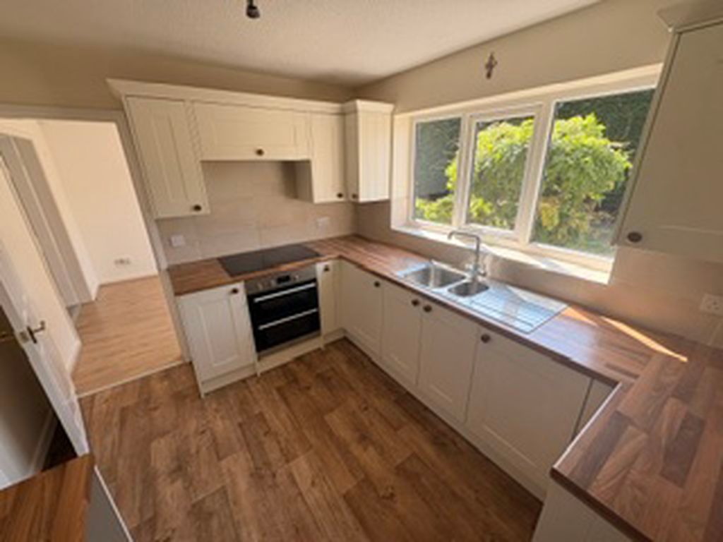 Property photo 2 of 18 Kitchen