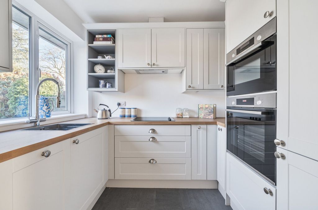 Property photo 3 of 20 Kitchen