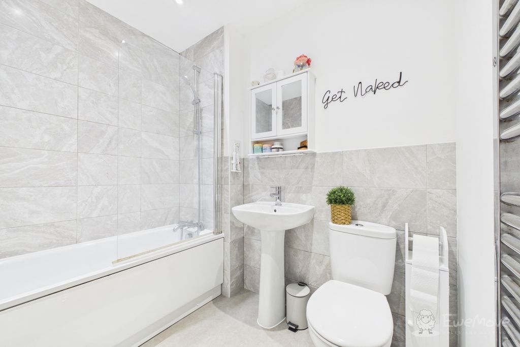 Property photo 3 of 14 Bathroom