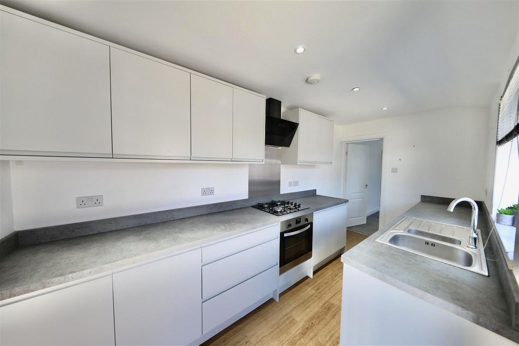 Property photo 2 of 20 Kitchen