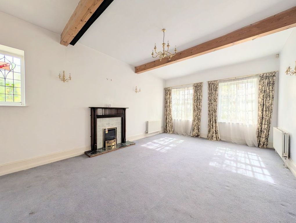 Property photo 3 of 24 Lounge