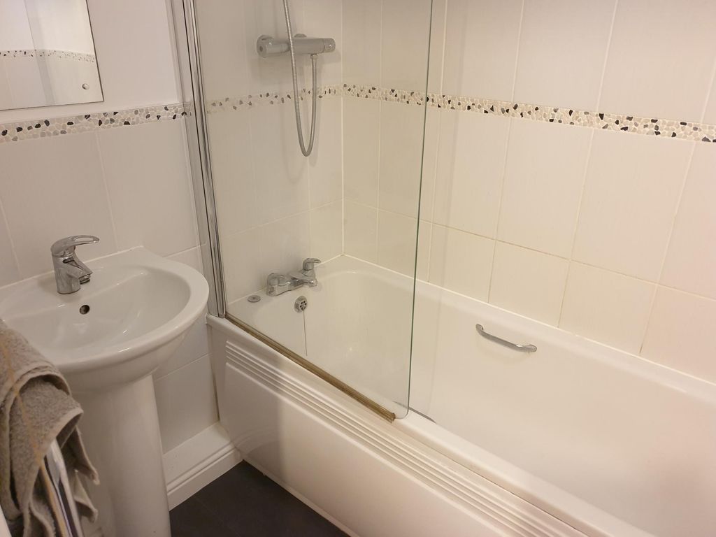 Property photo 3 of 4 Bathroom