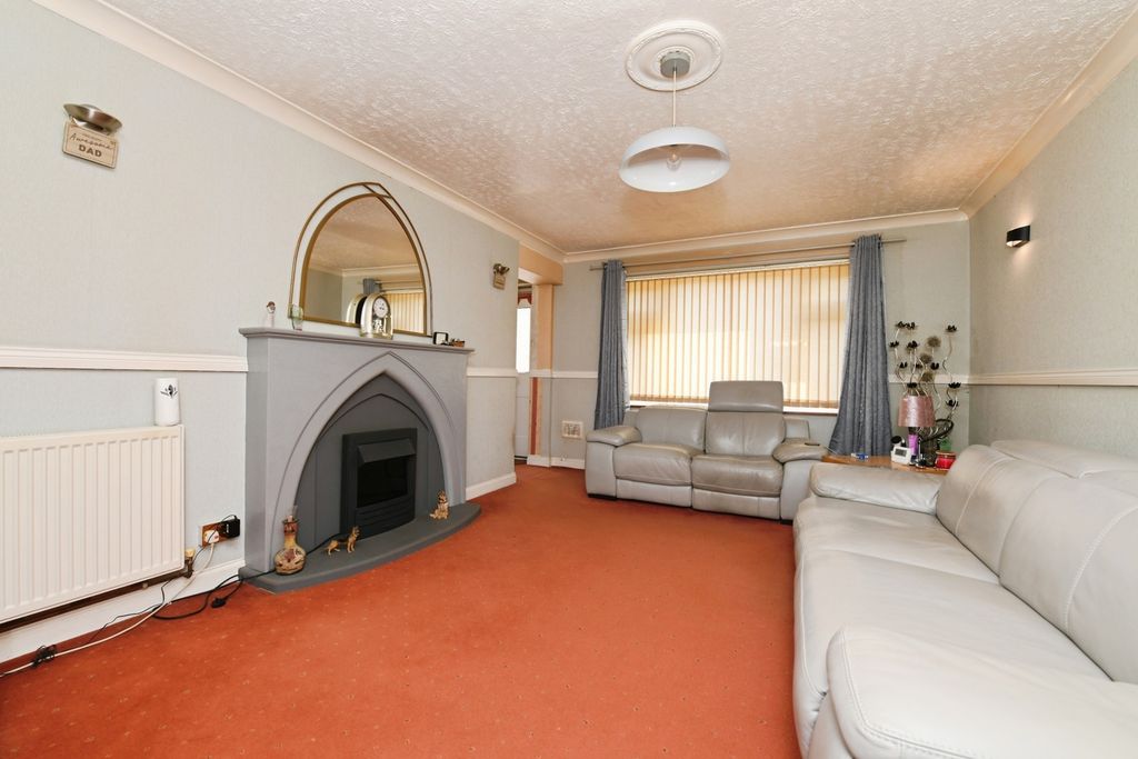 Property photo 2 of 17 Photo