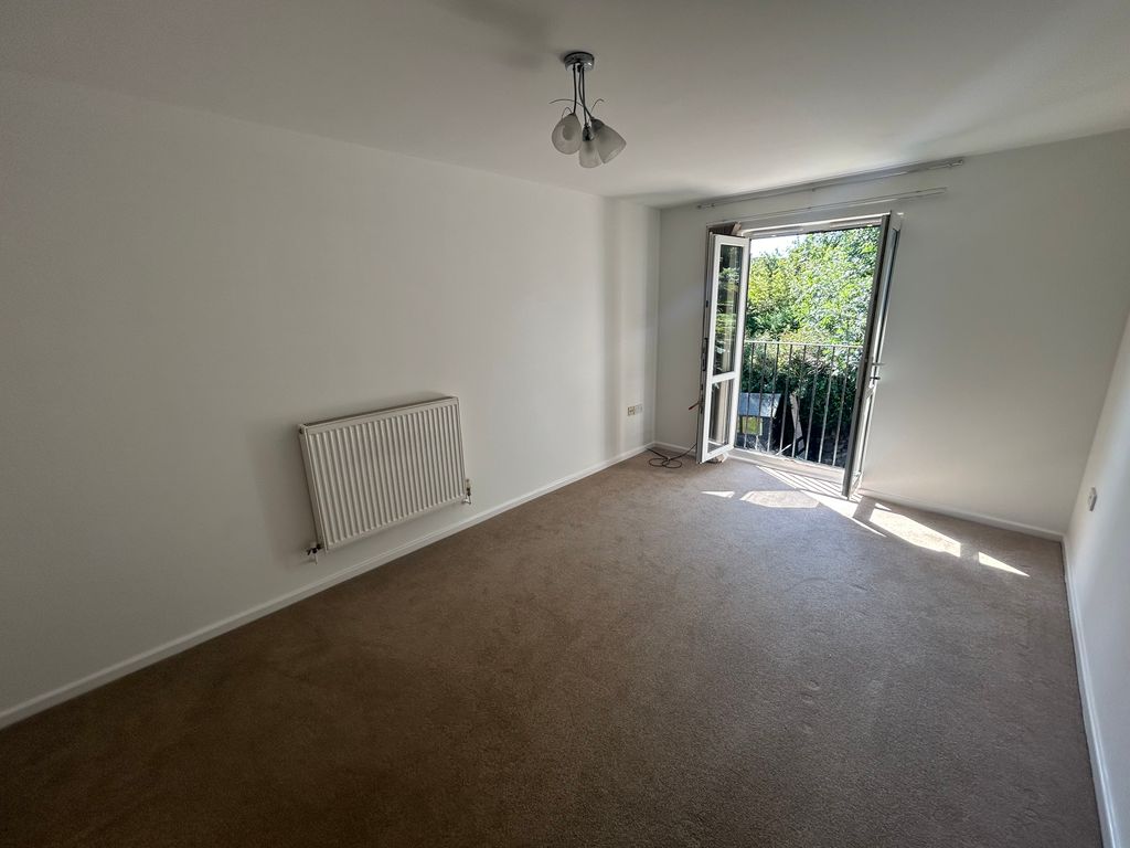Property photo 2 of 6 Living Room