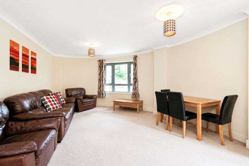 Property photo 2 of 8