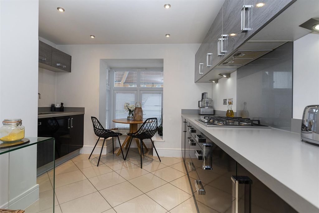 Property photo 2 of 36