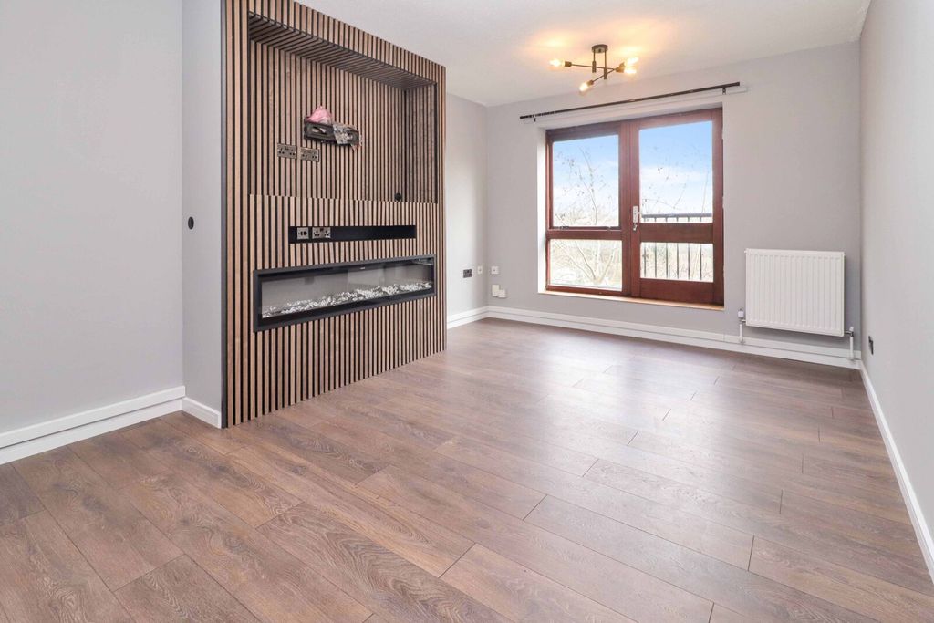 Property photo 2 of 8 Picture No. 03