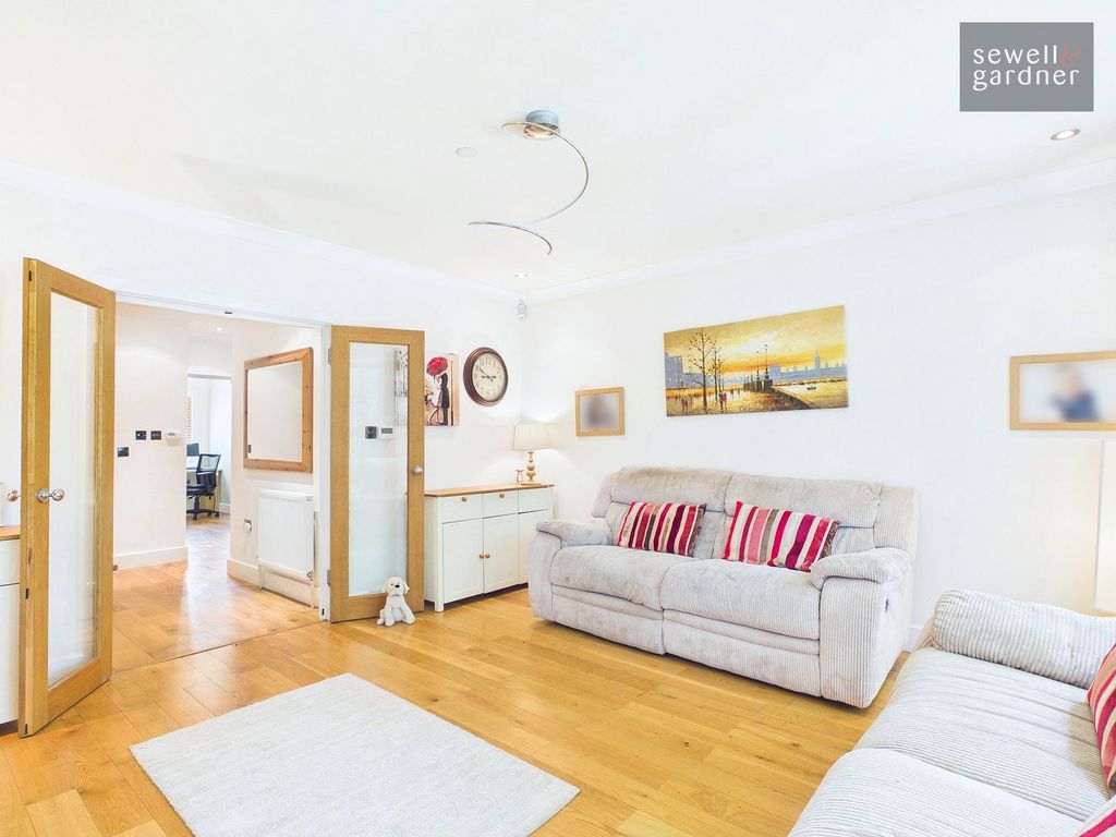 Property photo 2 of 18