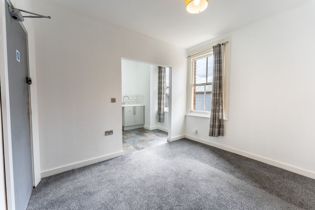 Property photo 3 of 24