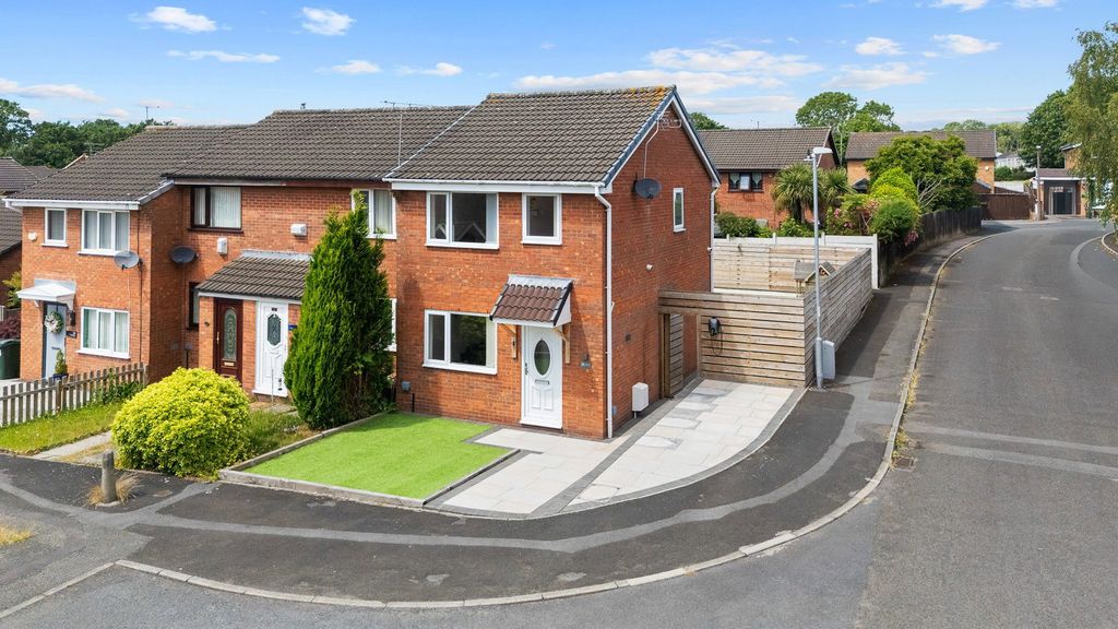 Property photo 2 of 33