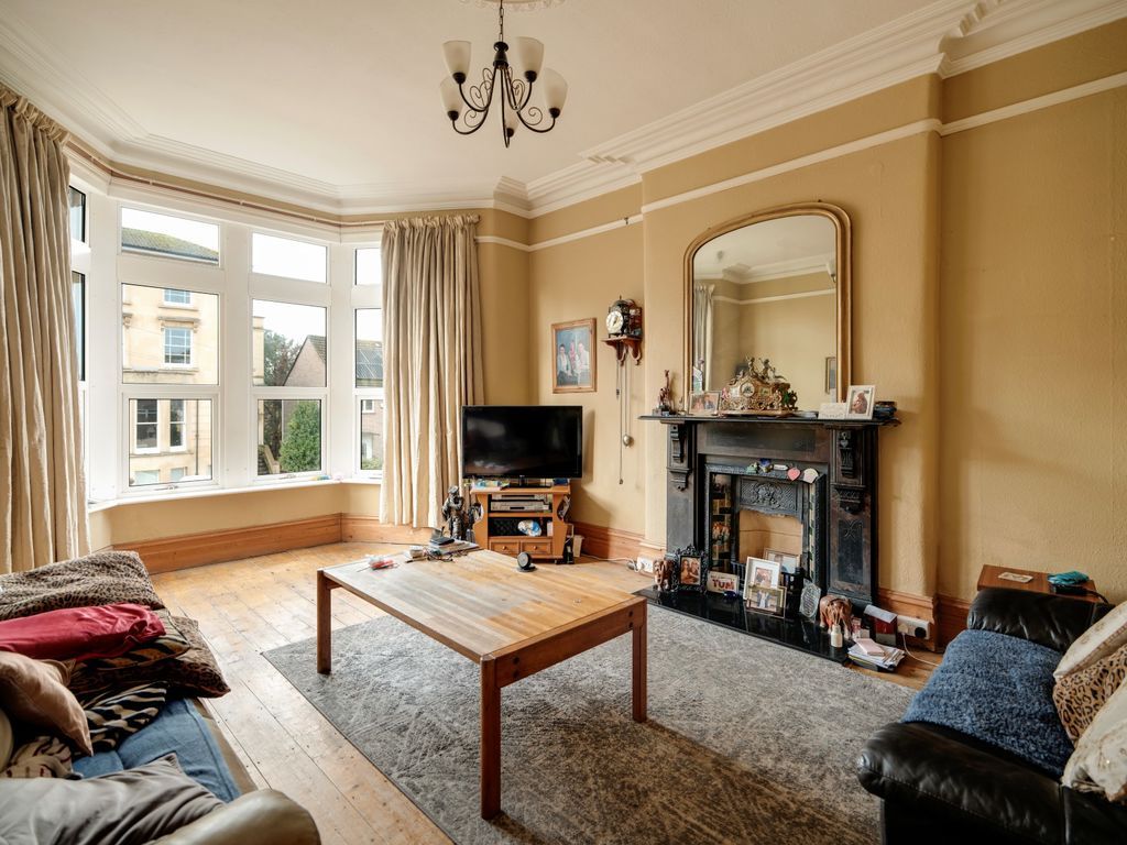 Property photo 2 of 18 Sitting Room