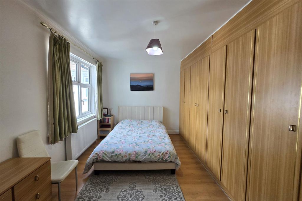 Property photo 3 of 10 Bedroom 1