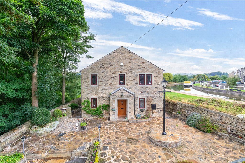 Property photo 1 of 14 External
