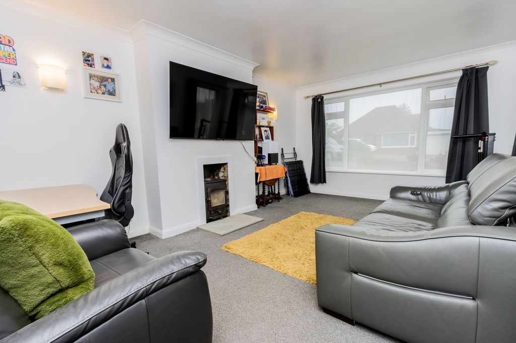 Property photo 3 of 8