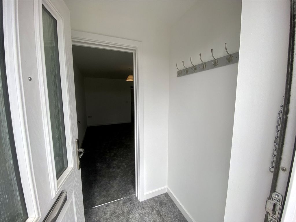 Property photo 2 of 17 Picture No. 32