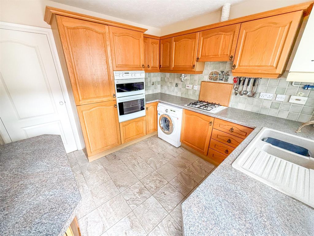Property photo 3 of 23 Kitchen