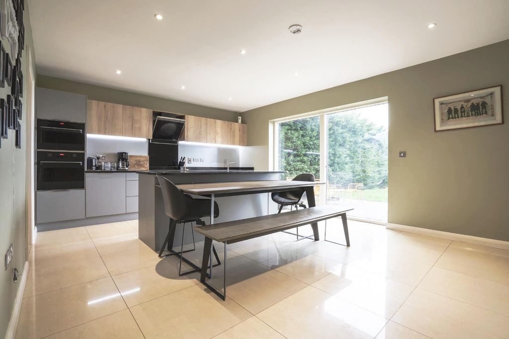 Property photo 2 of 9 Kitchen / Diner