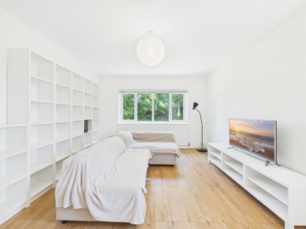 Property photo 3 of 10 5205865