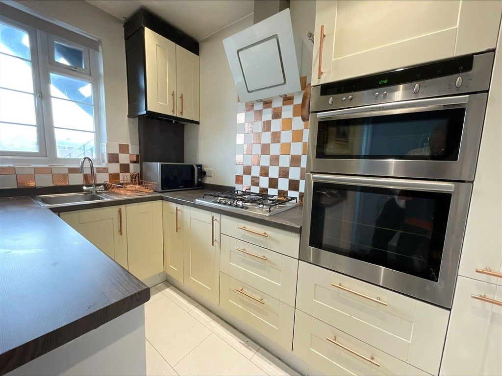 Property photo 1 of 6 Kitchen