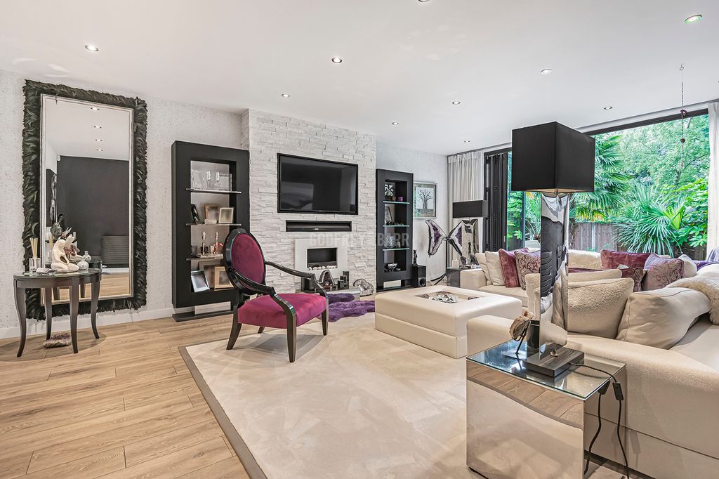 Property photo 1 of 22