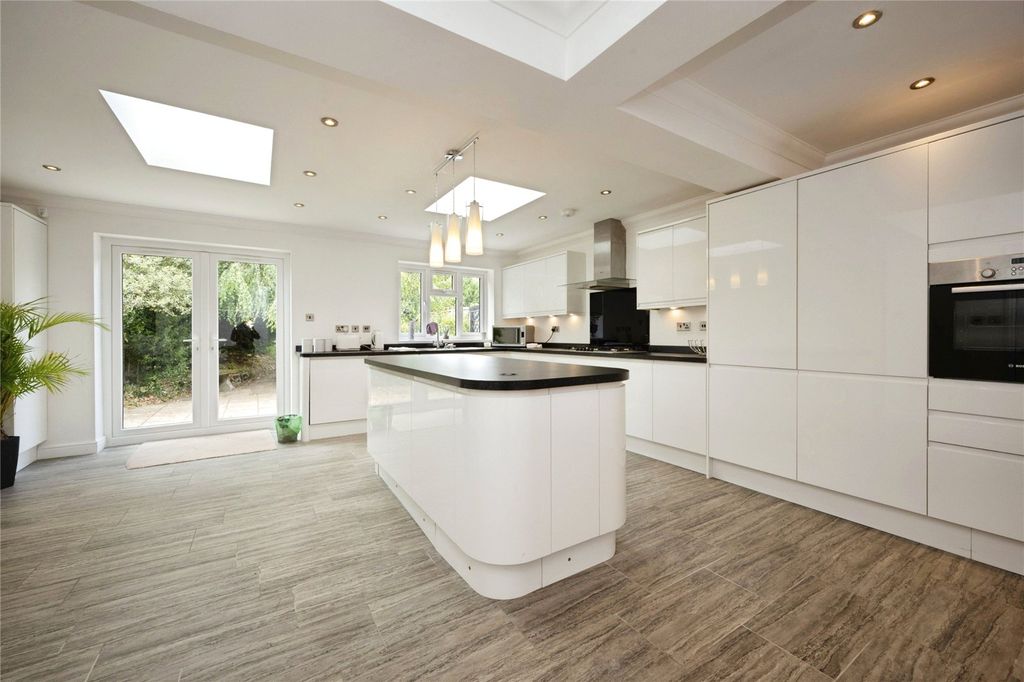 Property photo 2 of 18 Picture No. 04