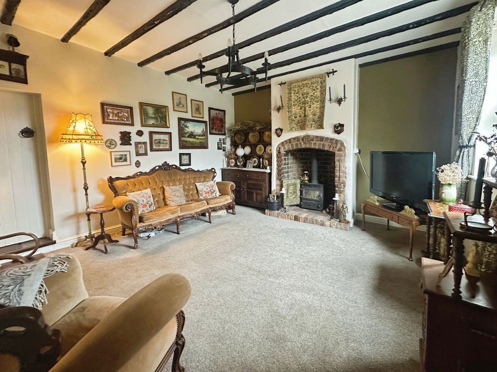 Property photo 2 of 22 Lounge